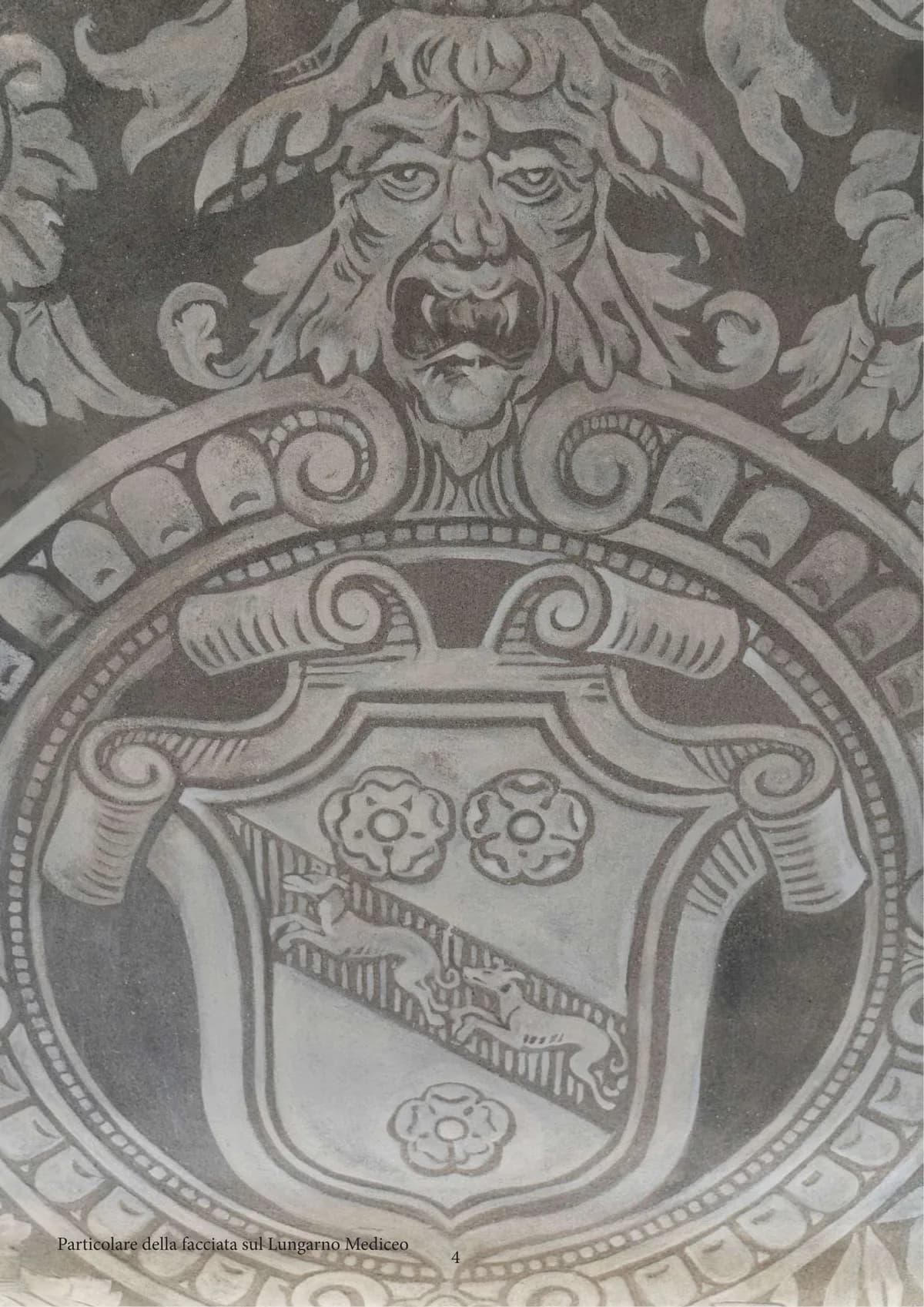 Decorazione a grisaille con mascherone e stemma araldico